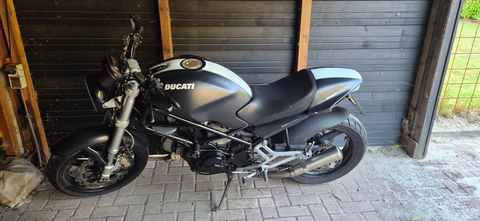 Ducati Monster 600 Dark - Naked bike, Motoren, 2 cilinders, Gebruikt, Particulier, Meer dan 35 kW
