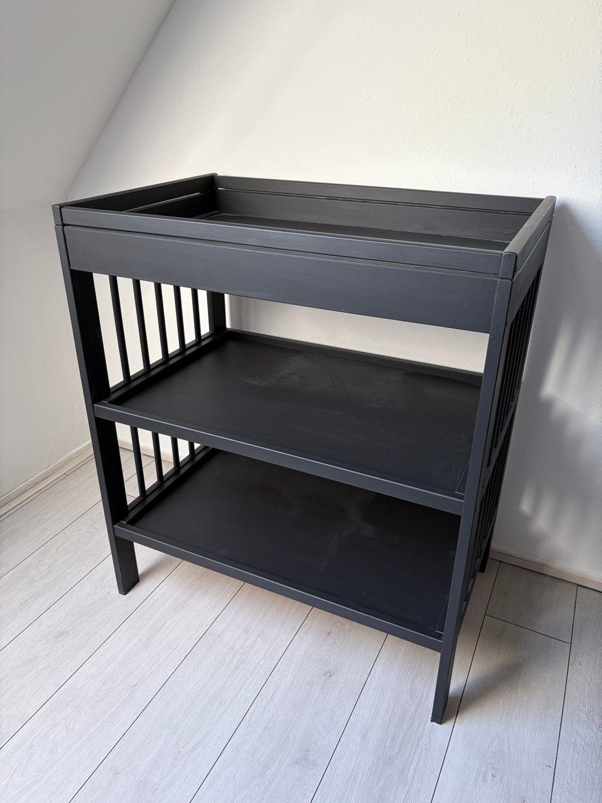 Zwarte Commode met 2 Planken - Zo goed als nieuw, Ophalen, 50 tot 70 cm, Zo goed als nieuw, 75 tot 100 cm
