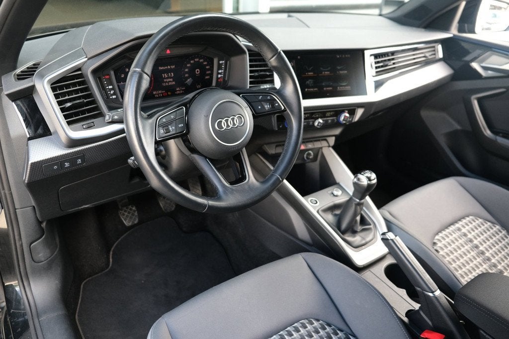 Audi A1 citycarver 25 TFSI Matrix Led Virtual ACC Pdc Stoelv, Auto's, Voorwielaandrijving, Stof, Zwart, 95 pk