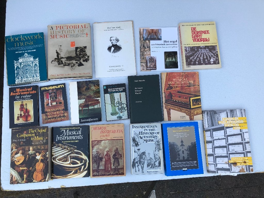 2e 150 boeken muziek boeken orgel piano kerkorgel orgelbouw, Ophalen of Verzenden, Gelezen, Artiest
