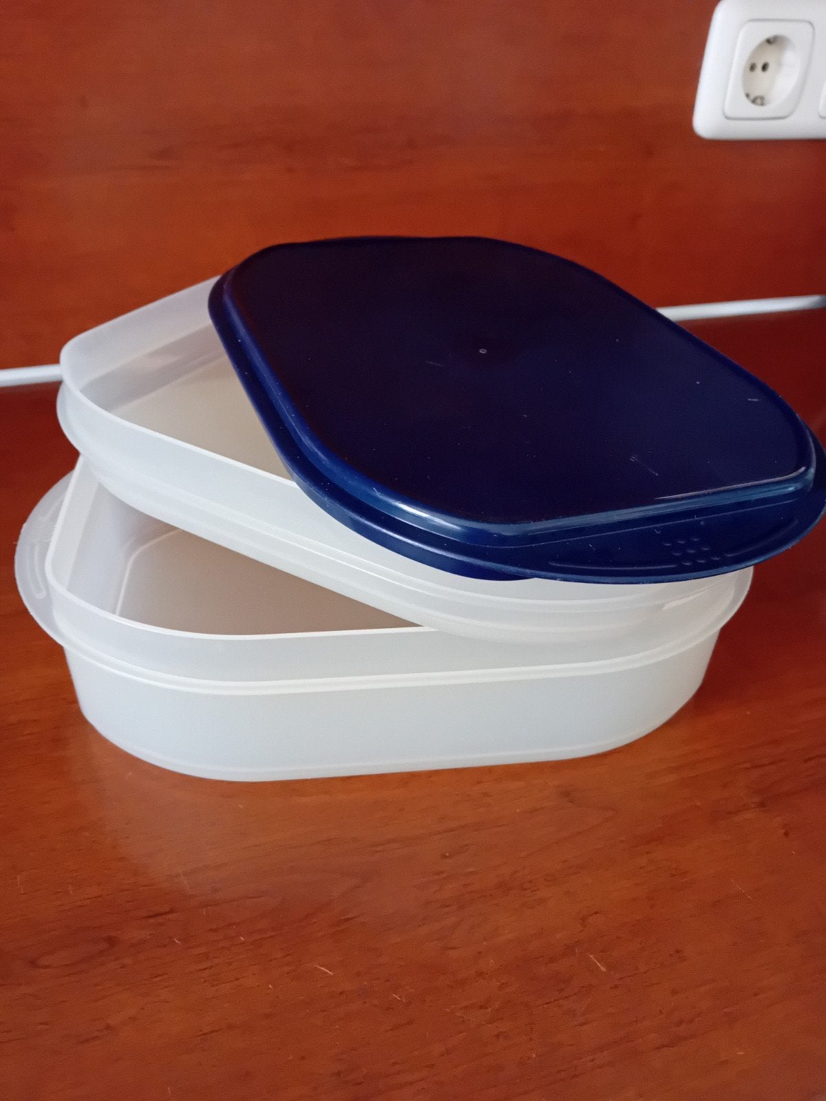 Tupperware Vleeswaren/Kaasdoos - Wit met Donkerblauw Deksel, Ophalen, Gebruikt, Wit, Bewaardoos