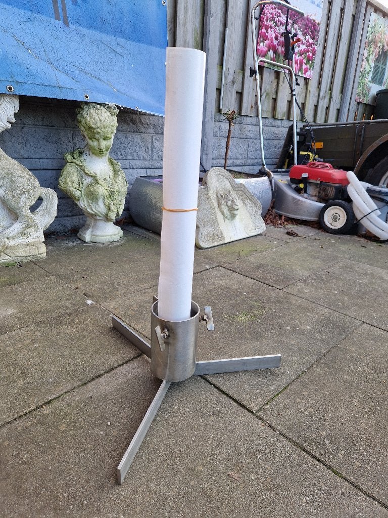 Stevige grote RVS parasol houder met 3 stevige stel bouten., Ophalen of Verzenden, Zo goed als nieuw, Minder dan 1 meter, Zweefparasol