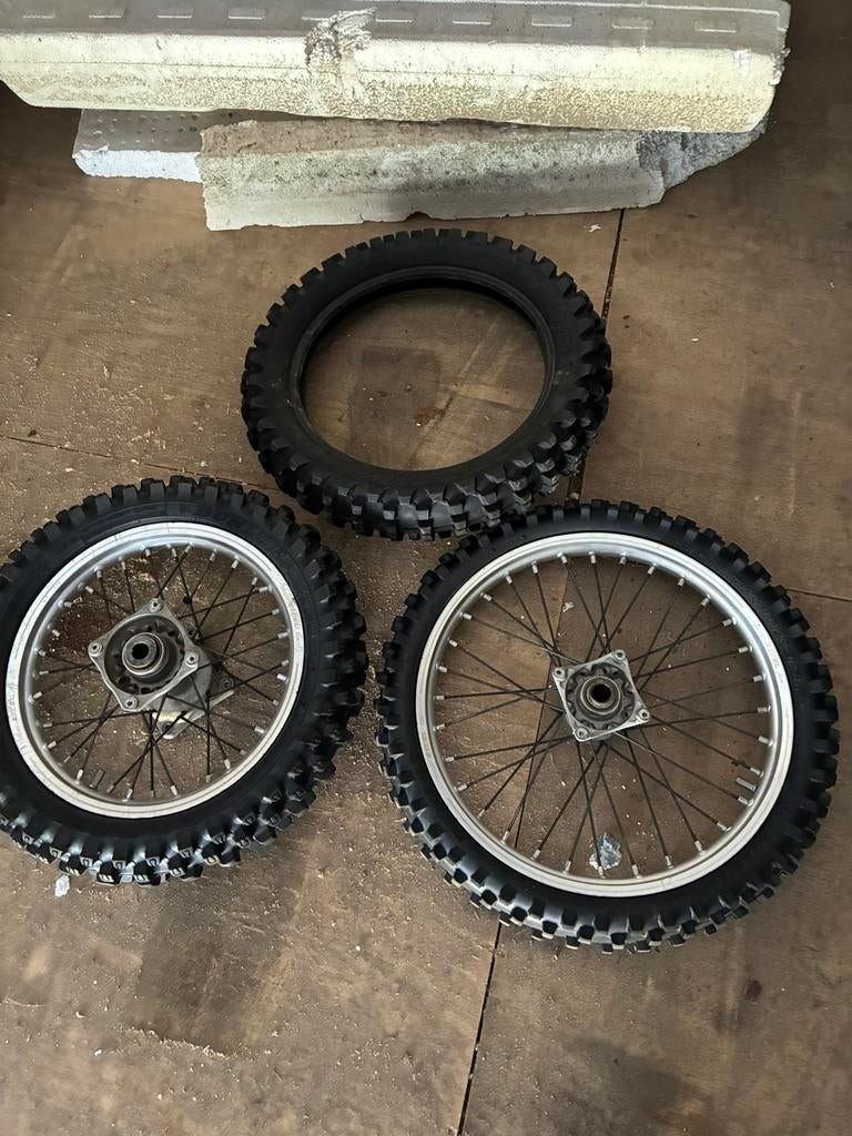 Setje kleine wielen ktm 85cc, Motoren, Ophalen