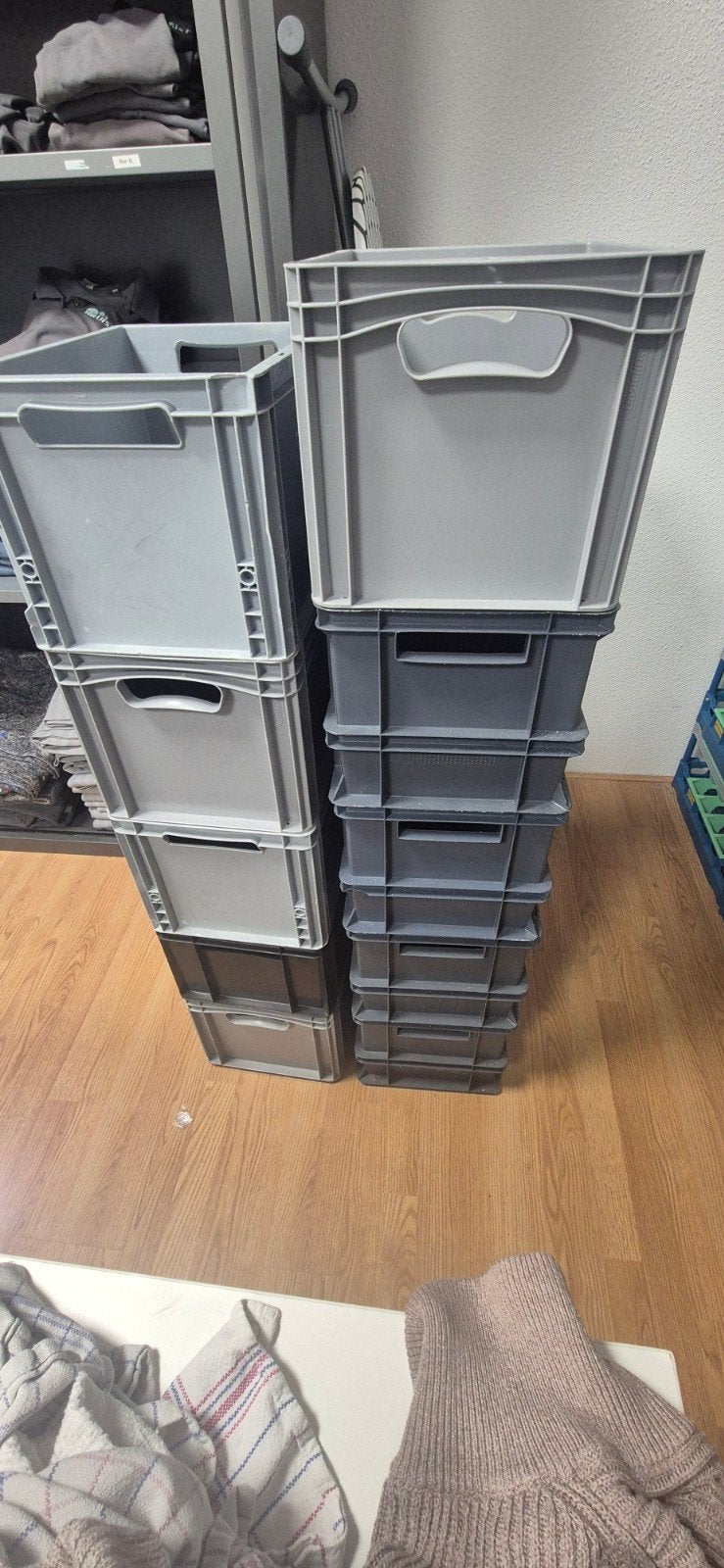 Diverse plastic kratten en korven voor glazen, Ophalen, Gebruikt, Krat, Minder dan 35 cm