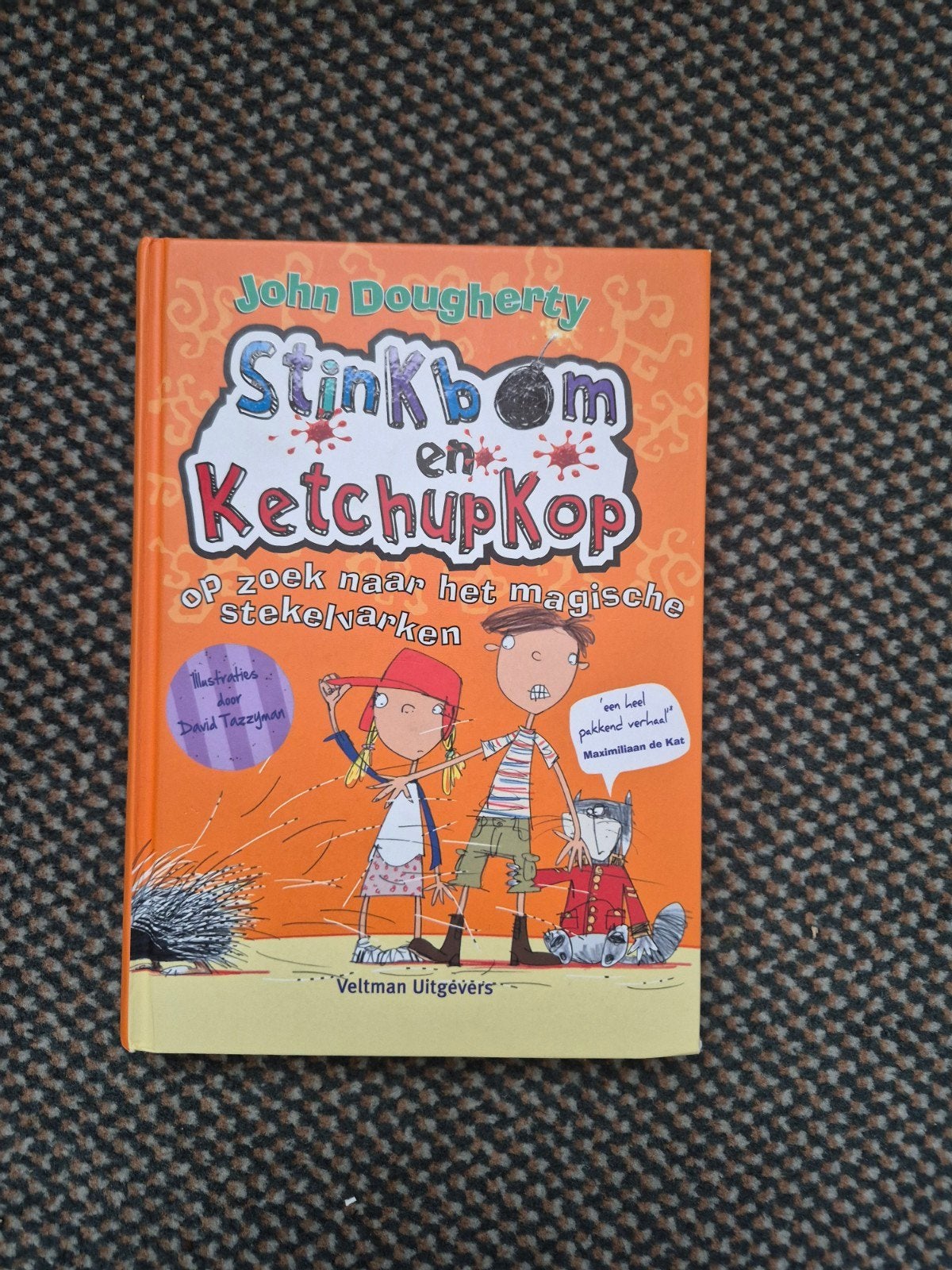Stinkbom en Ketchupkop - Op zoek naar het magische stekelv, Ophalen of Verzenden, Zo goed als nieuw, John Dougherty, Fictie