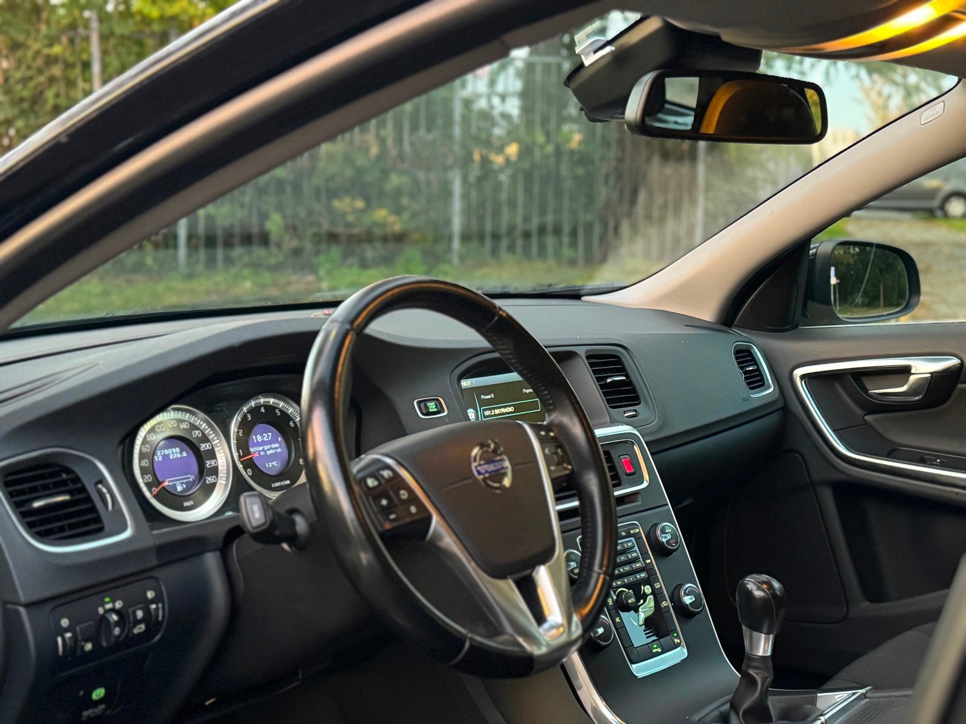 Volvo V60 1.6 T3 Momentum|TOPSTAAT|RIJD SCHAKELT PERFECT, Auto's, Gebruikt, 4 cilinders, 150 pk, Leder en Stof