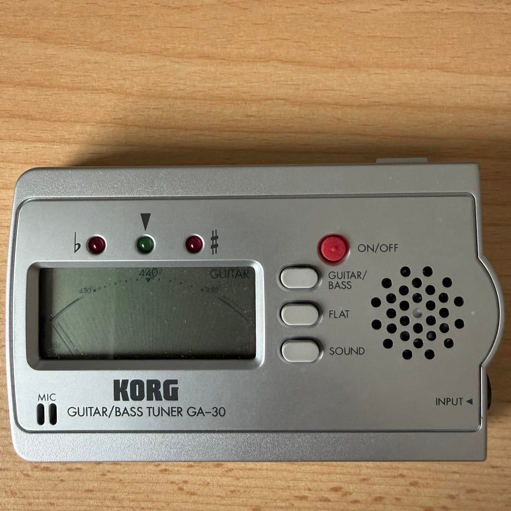 Korg GA-30 Gitaar/Bas Tuner - Nauwkeurig en Compact, Ophalen of Verzenden, Gebruikt, Elektrische gitaar