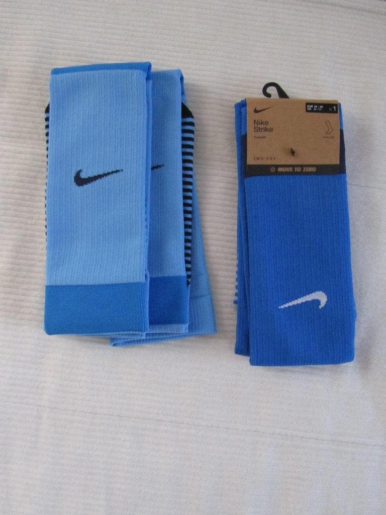 Adidas voetbalbroekje mt.L en Nike sokken 2 pr., Sport en Fitness, Voetbal, Maat L, Ophalen of Verzenden, Nieuw, Broek