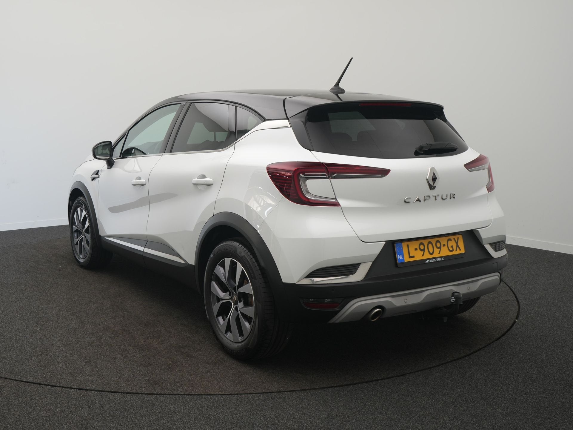 Renault Captur TCe 90 Intens - RIJKLAARPRIJS - Achteruitrijc, Auto's, Renault, Voorwielaandrijving, 12 maanden, Gebruikt, Leder en Stof