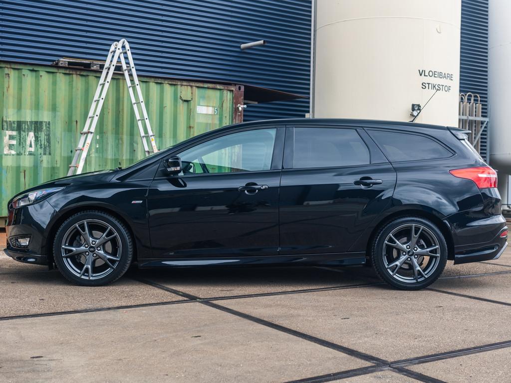 Ford Focus Wagon 1.5 Titanium ST Line 18inch Clima Navi, Auto's, Ford, Stof, 4 cilinders, 150 pk, Zwart