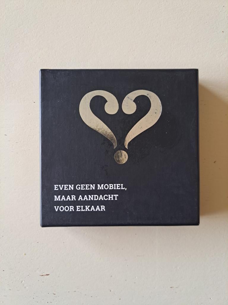 Vertellis Feestdagen-editie Vragenkaartspel, Vijf spelers of meer, Ophalen of Verzenden, Zo goed als nieuw, Vertellis
