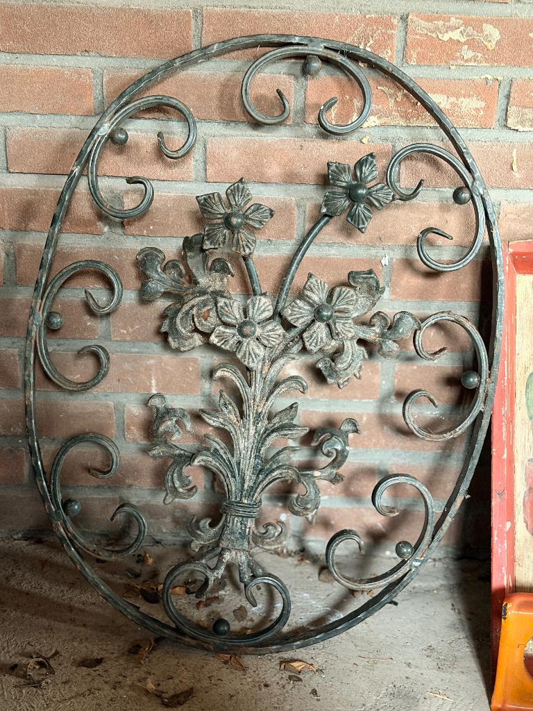 Gietijzeren muurornament bloemen, Tuin en Terras, Ophalen, Gebruikt
