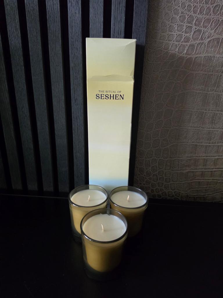 Rituals 3 x Intuitia Kaarsen & 1 x Geurstokjes - Nieuw, Overige materialen, Nieuw, Ophalen of Verzenden, Crème