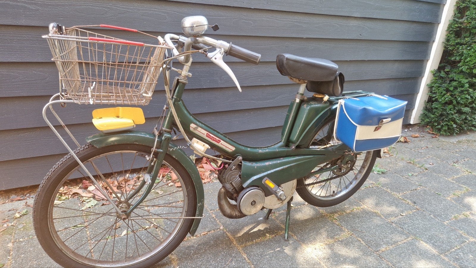 Mobylette met mandje en fietstas, Ophalen, Gebruikt, Mobylette, 49 cc