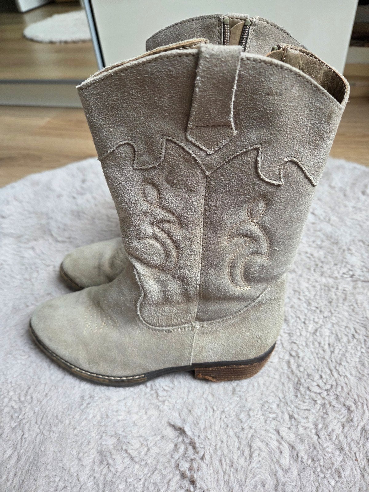 Beige cowboylaarsjes maat 35, Gebruikt, Meisje, Ophalen of Verzenden, Laarzen
