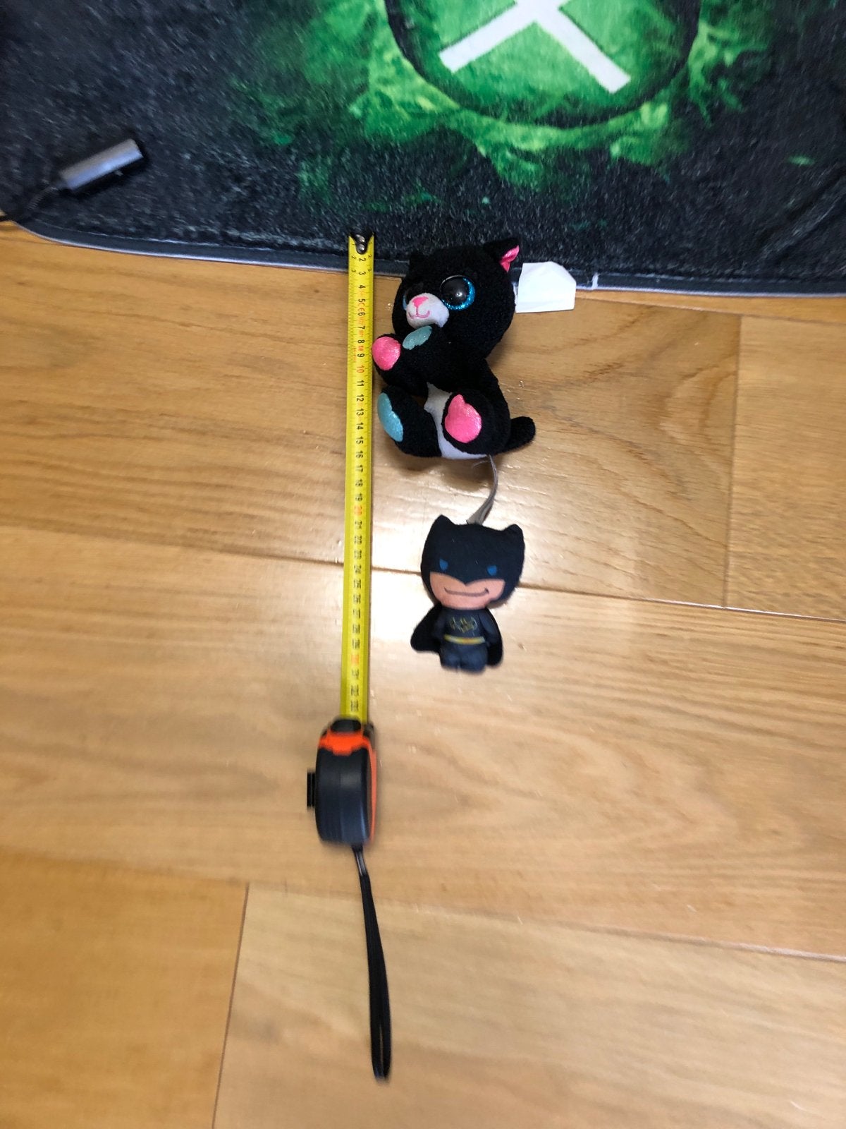 Zwarte kat knuffel met grote ogen en Batman sleutelhanger, Kinderen en Baby's, Speelgoed | Knuffels en Pluche, Gebruikt, Overige merken