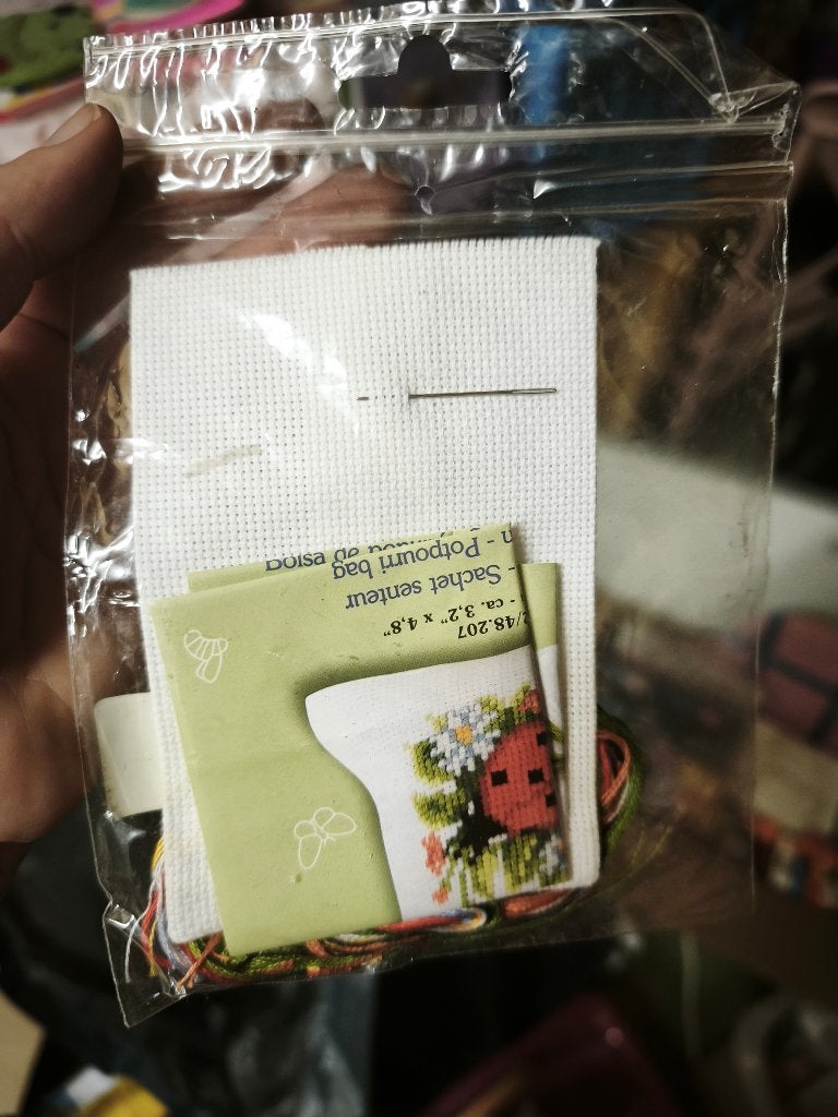 Borduurpakketje kruidenzakje lieveheersbeestje, Ophalen of Verzenden, Zo goed als nieuw, Handborduren, Patroon
