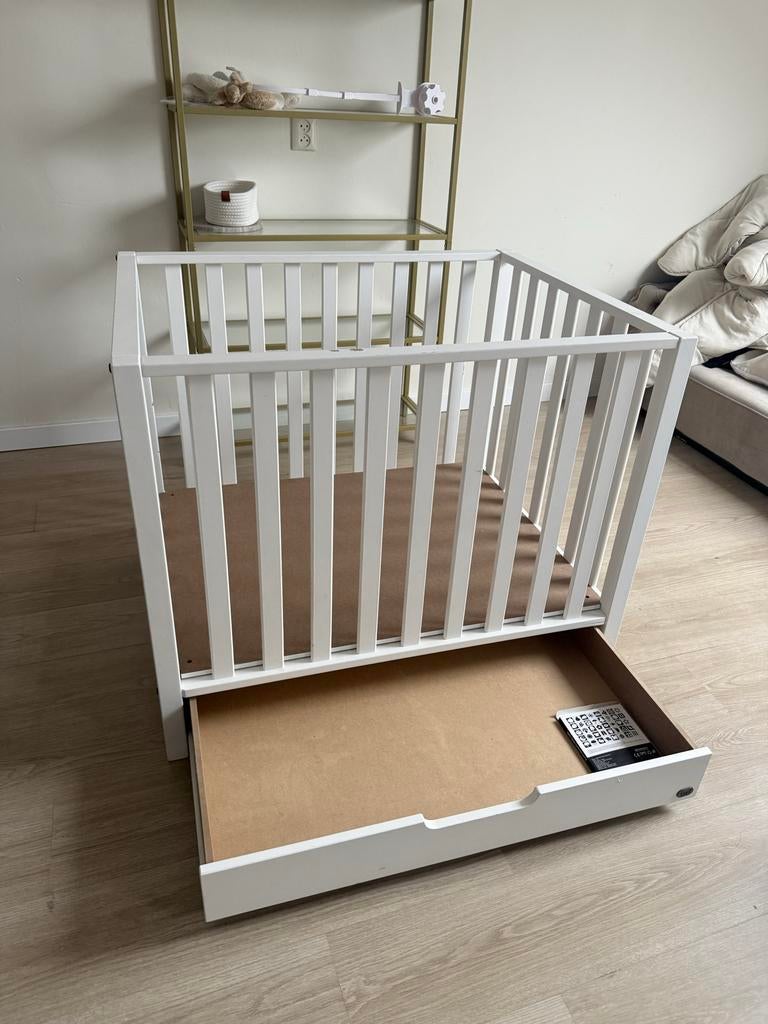 Witte babybox met lade - Zo goed als nieuw, Kinderen en Baby's, Boxen, Ophalen, Zo goed als nieuw, Vierkant, Lade