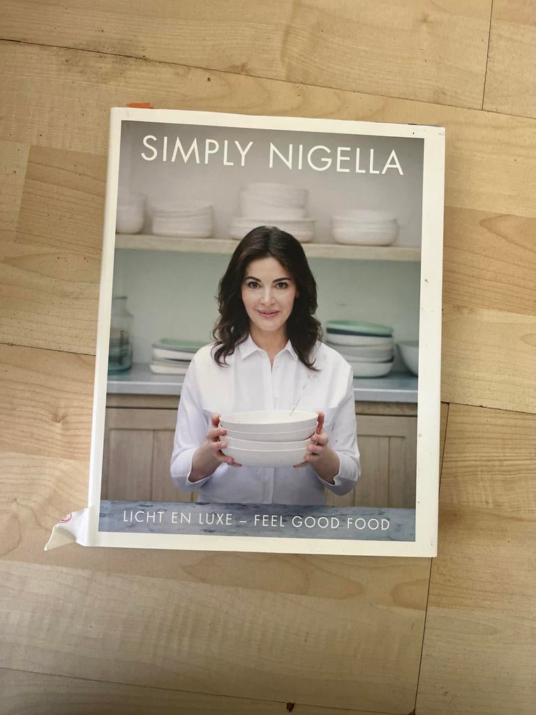 Simply Nigella Kookboek - Licht en Luxe - Feel Good Food, Boeken, Ophalen of Verzenden, Nieuw