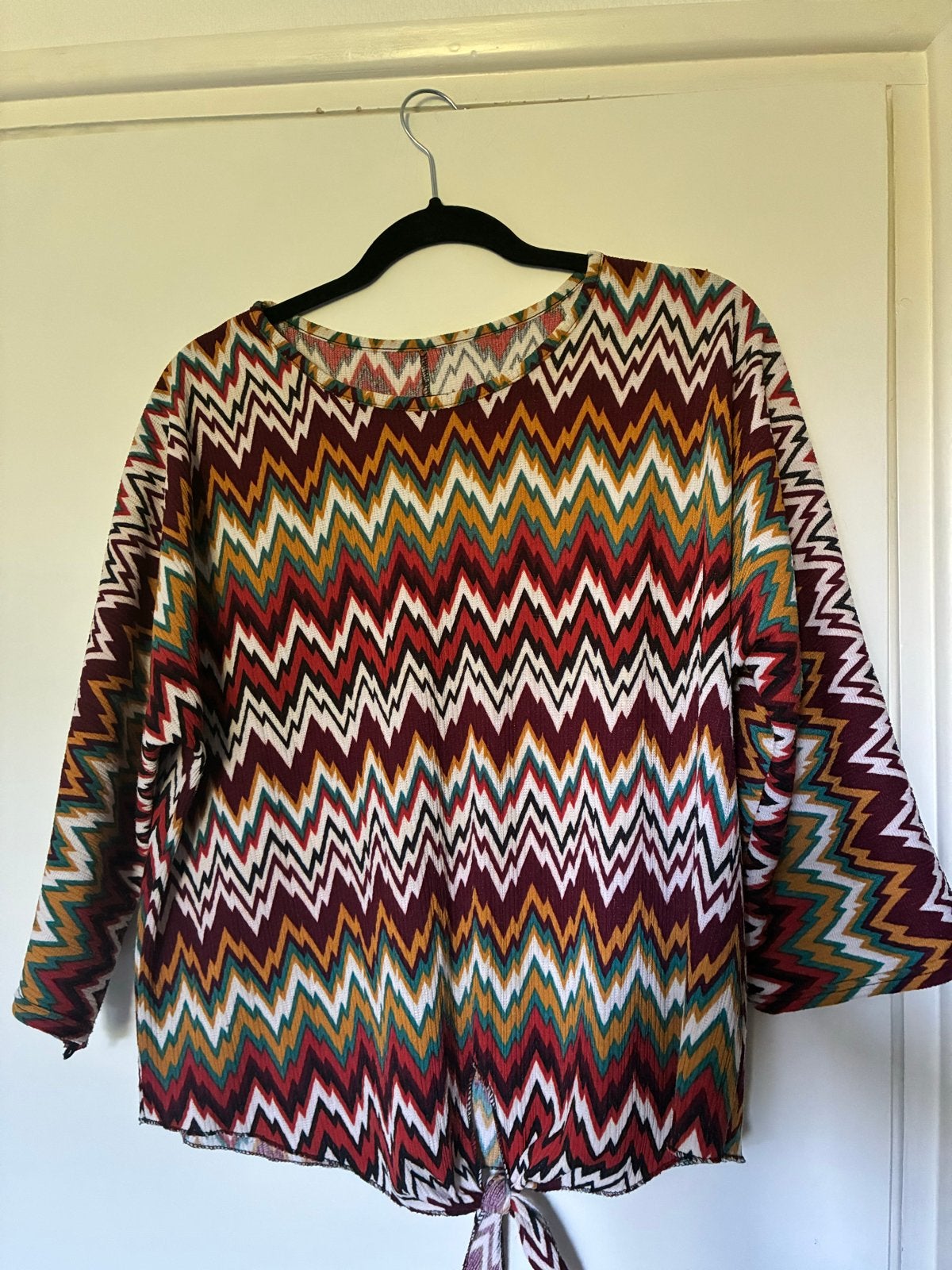 Kleurrijke zigzag blouse met knoopdetail taille unique, Kleding | Dames, Maat 38/40 (M), Meerkleurig, Ophalen of Verzenden, Zo goed als nieuw
