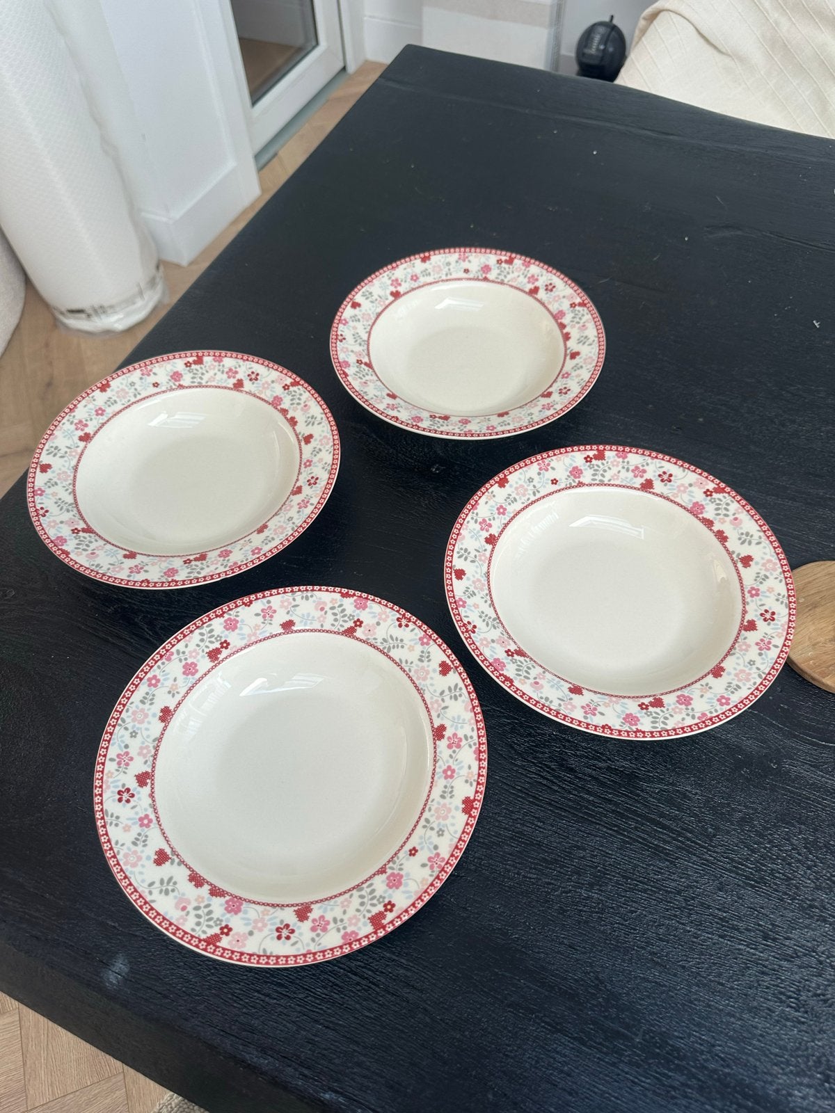 Set van 4 diepe borden Hartenlust Yvon Jaspers Rood Bloemen, Gebruikt, Overige merken, Keramiek, Ophalen of Verzenden