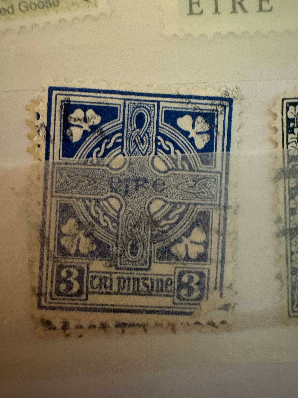 Ierse postzegel met Keltisch kruis en klavertjes 3, Ophalen of Verzenden, Ierland, Gestempeld