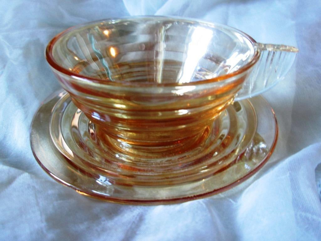 Art Deco mokka kop en schotel Marigold Carnival Glass cup, Ophalen