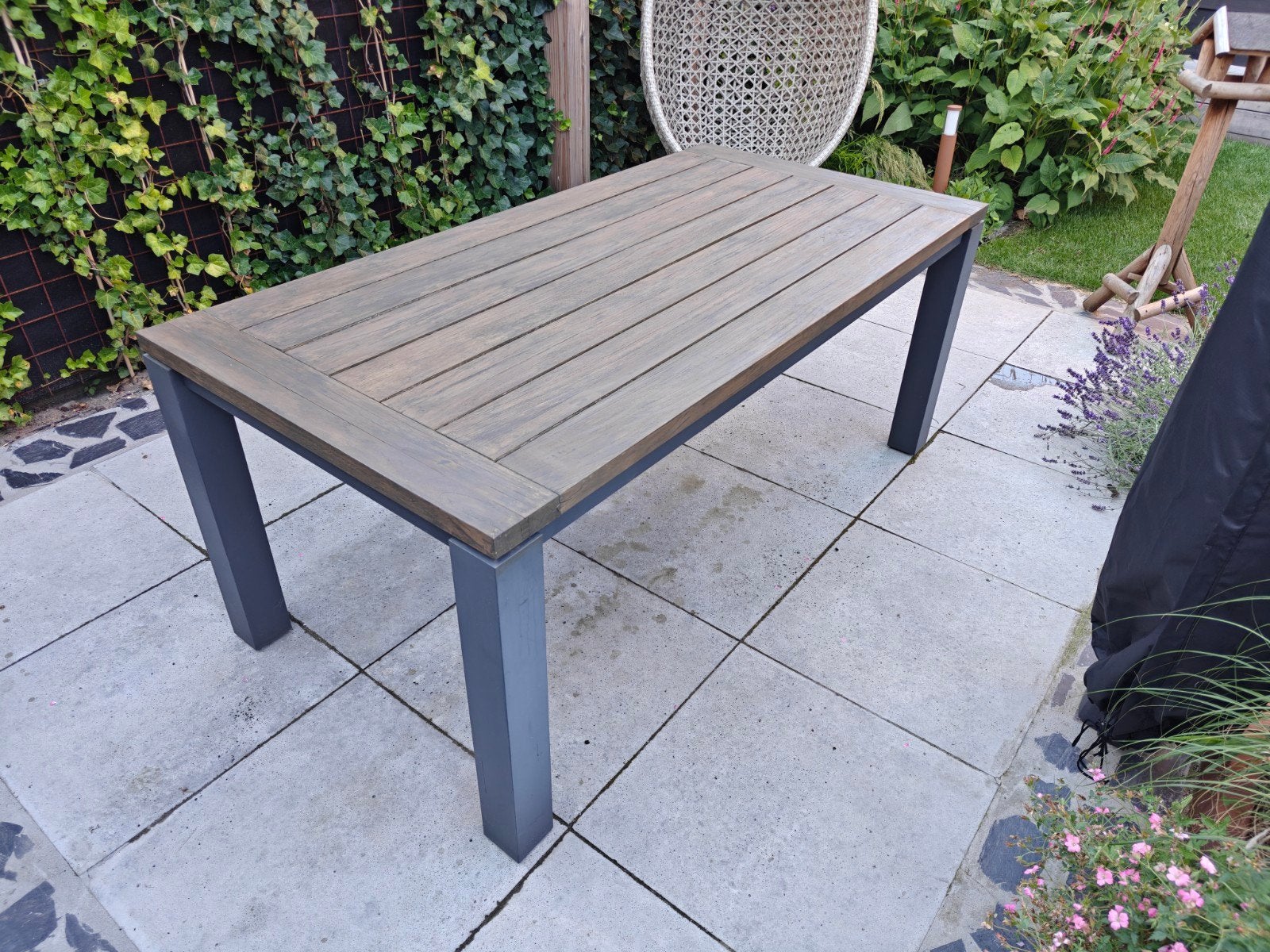 Robuuste tuintafel (180x90) met houten blad en metalen poten, Ophalen, Gebruikt, Rechthoekig, Hout