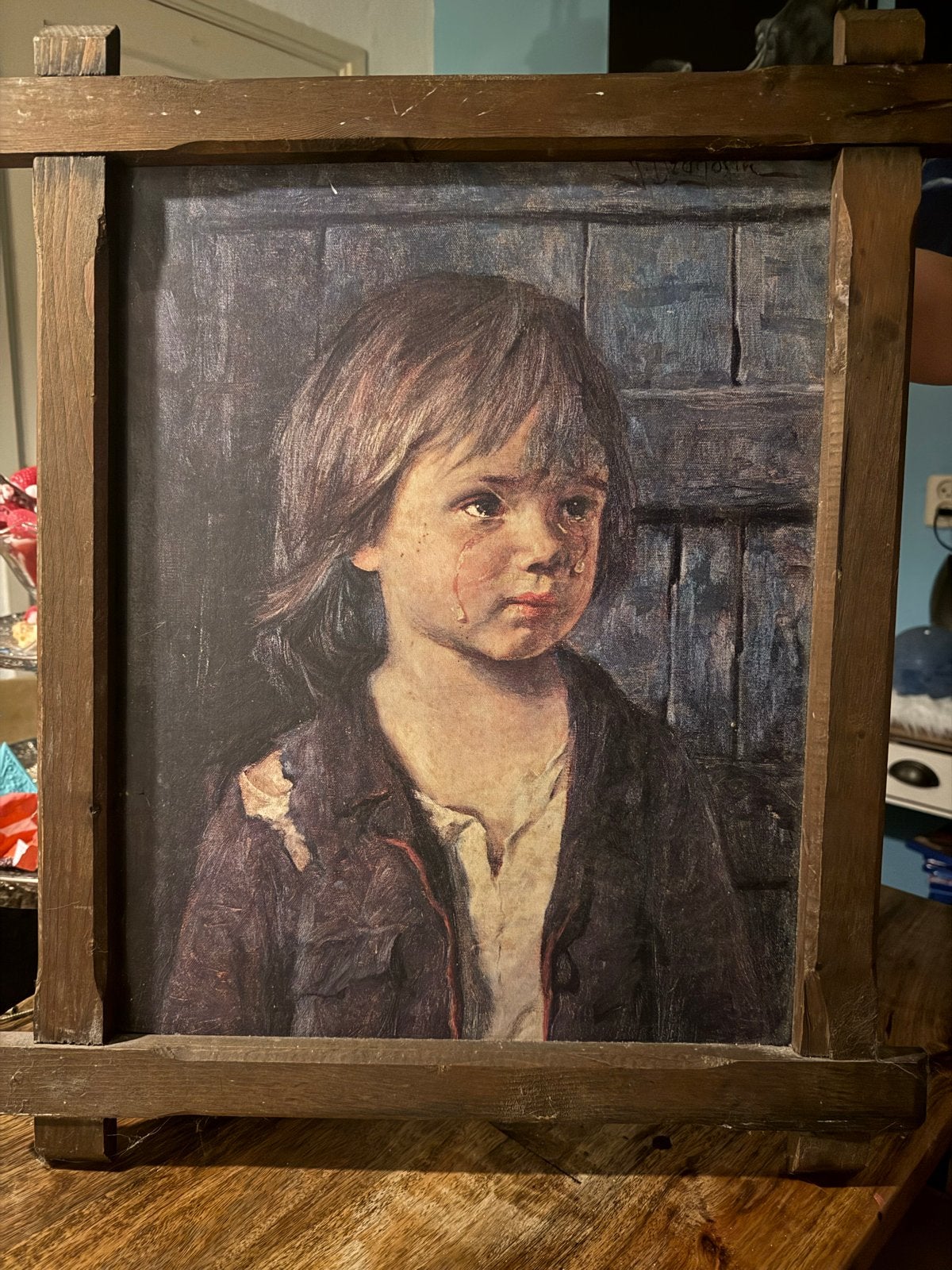 Vintage schilderij huilend kind in houten lijst, Ophalen, Doek, Portret of Personen, Realistisch