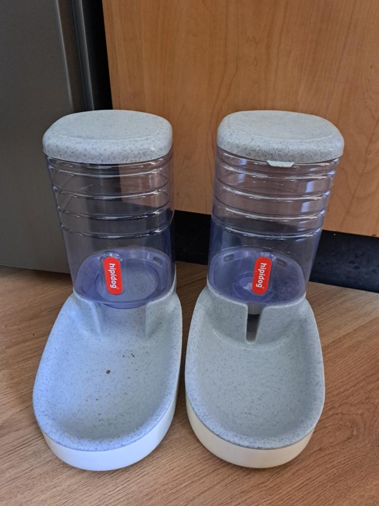 Katten voercontainer 2L + watercontainer 2L, Ophalen of Verzenden, Ergonomisch, Zo goed als nieuw