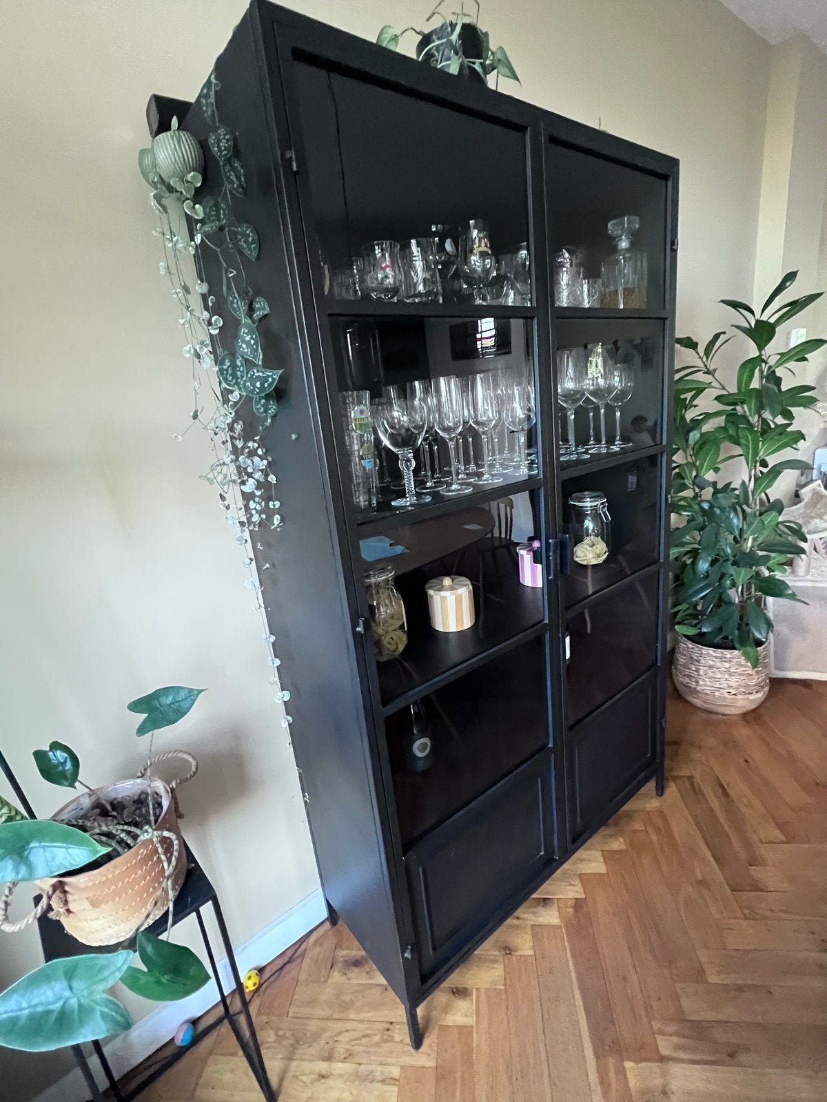 Zwarte vitrinekast Woood Ronja XL metaal met glas, Ophalen, Gebruikt, 50 tot 100 cm, Metaal