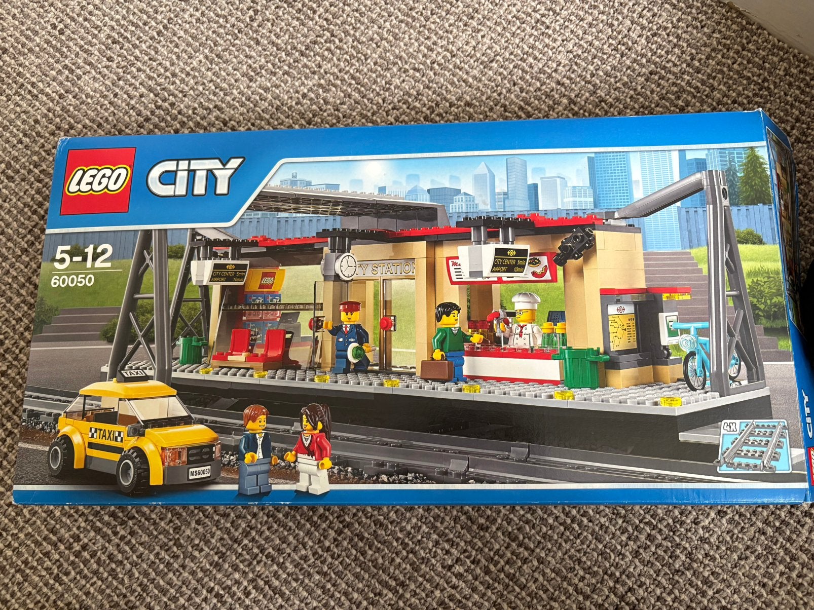 Lego City 60050 Treinstation met taxi en figuren, City, Lego, Ophalen of Verzenden, Zo goed als nieuw
