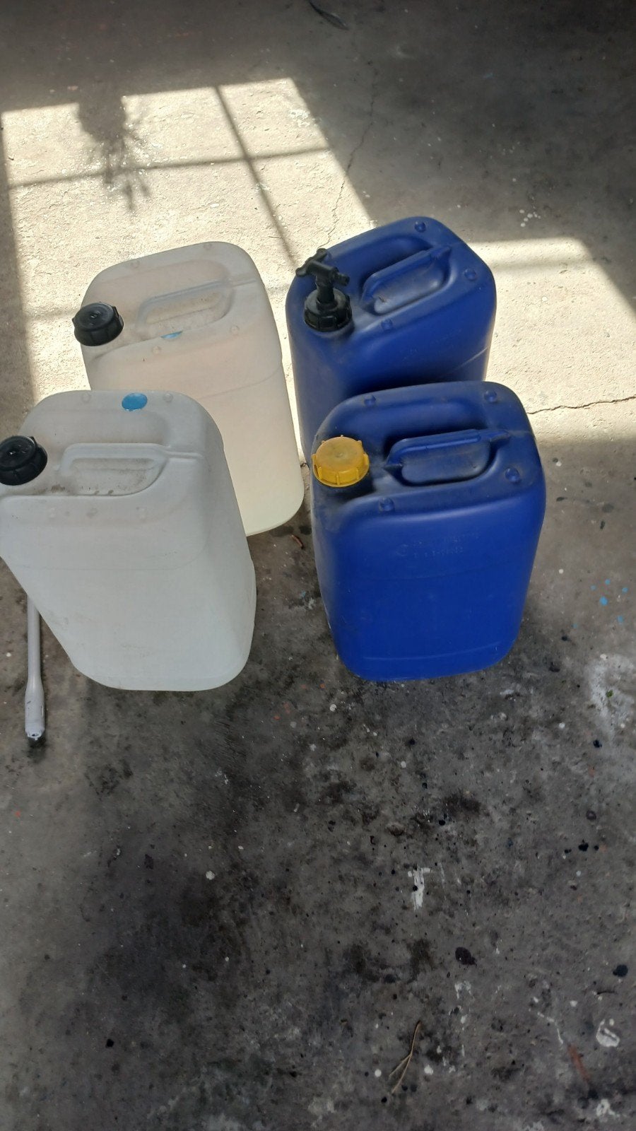 Brandstof jerrycans en elektrische hevelpomp, Ophalen of Verzenden, Gebruikt