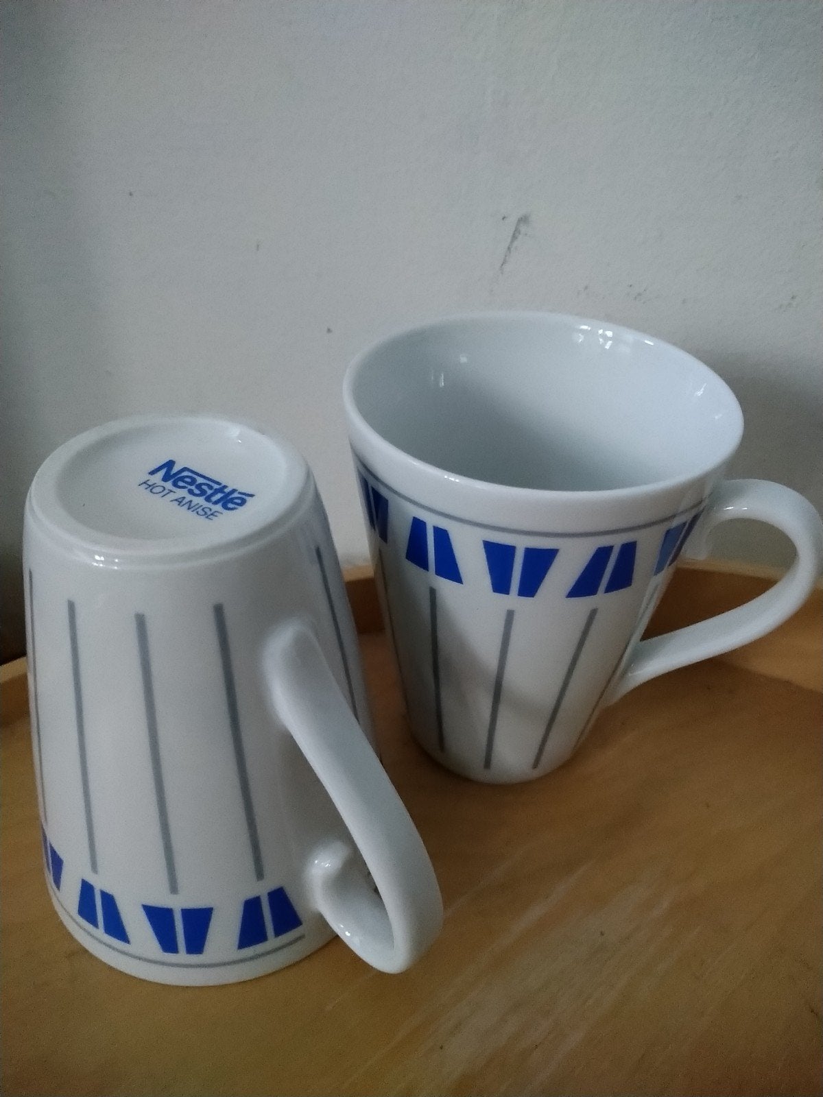2 Nestlé anijs bekers setprijs, Ophalen of Verzenden, Overige stijlen, Kop(pen) en/of Schotel(s)