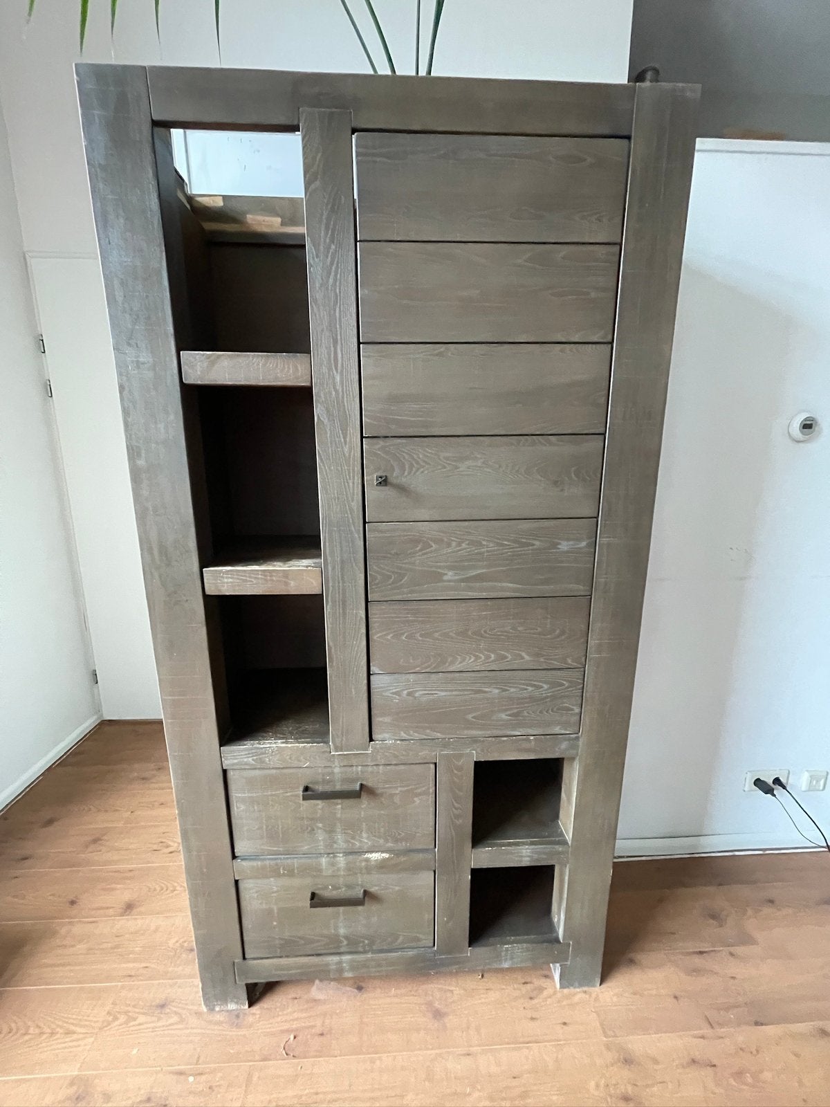 Hoge kast/ wandmeubel, Ophalen, Gebruikt
