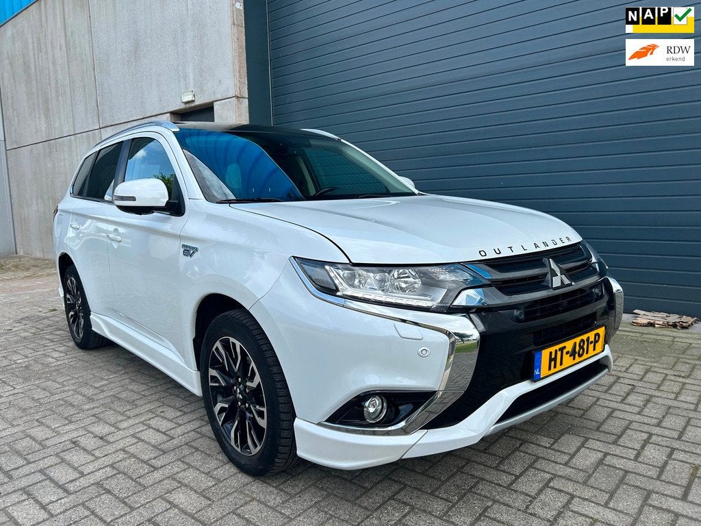 Mitsubishi Outlander 2.0 PHEV instyle+ AUT 4WD SK DAK LEDER, 1998 cc, 4 cilinders, 1820 kg, Wit