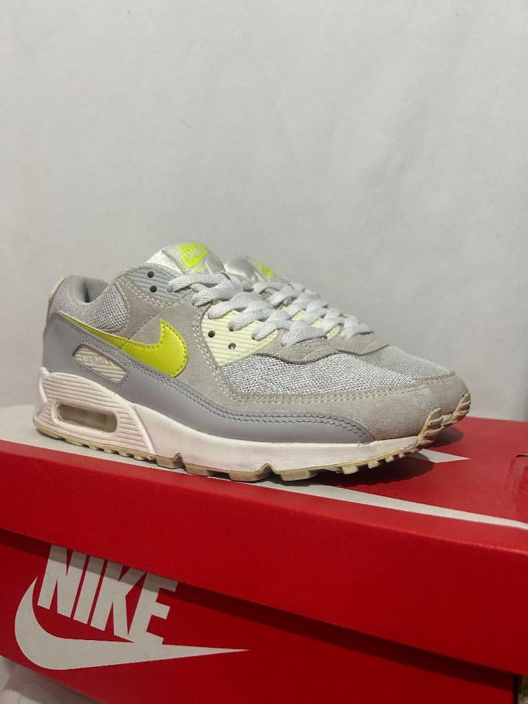 ALS NIEUW! Maat 40 - Nike Air Max 90 Lemon Venom, Kleding | Dames, Schoenen, Overige kleuren, Verzenden, Nike, Nike