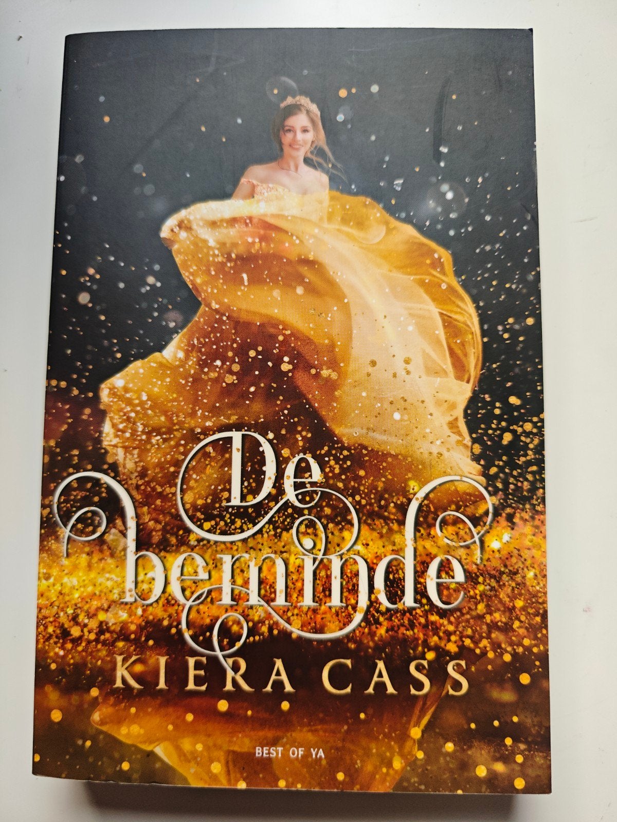 De Beminde - Kiera Cass (Best of YA), Ophalen of Verzenden, Zo goed als nieuw, Kiera Cass, Nederland