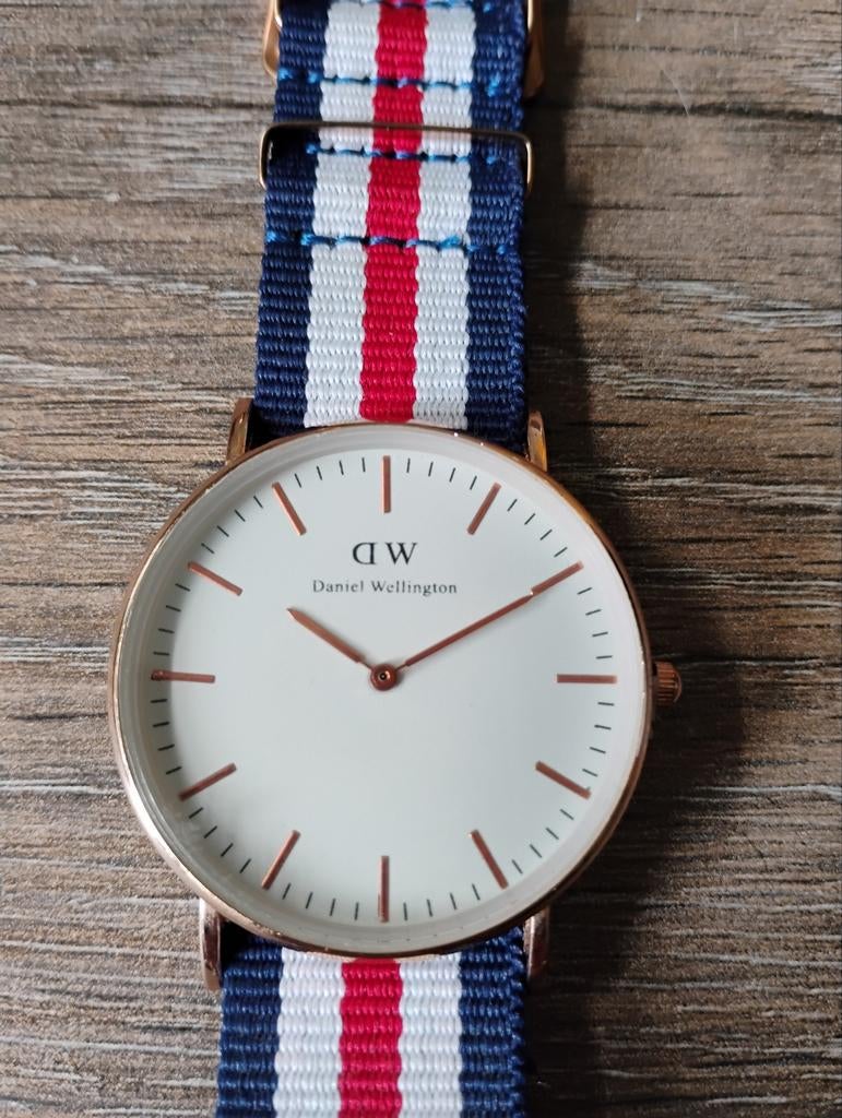 Daniel Wellington herenhorloge  100 euro, Ophalen, Nieuw, Leer, Overige merken
