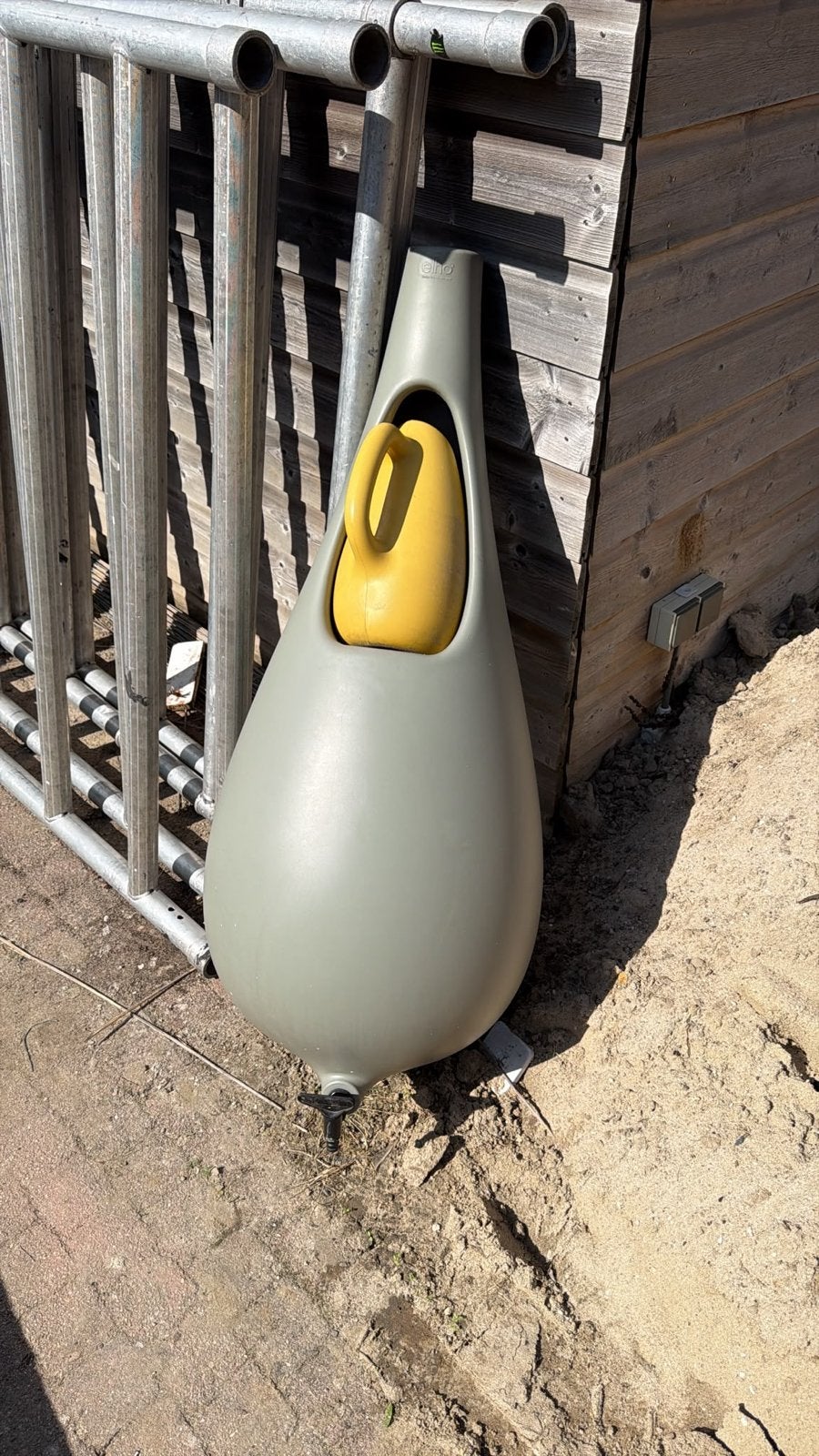 Elho Pure Raindrop regenton 70 liter met gieter, Ophalen, Kunststof, Gebruikt, Met kraantje