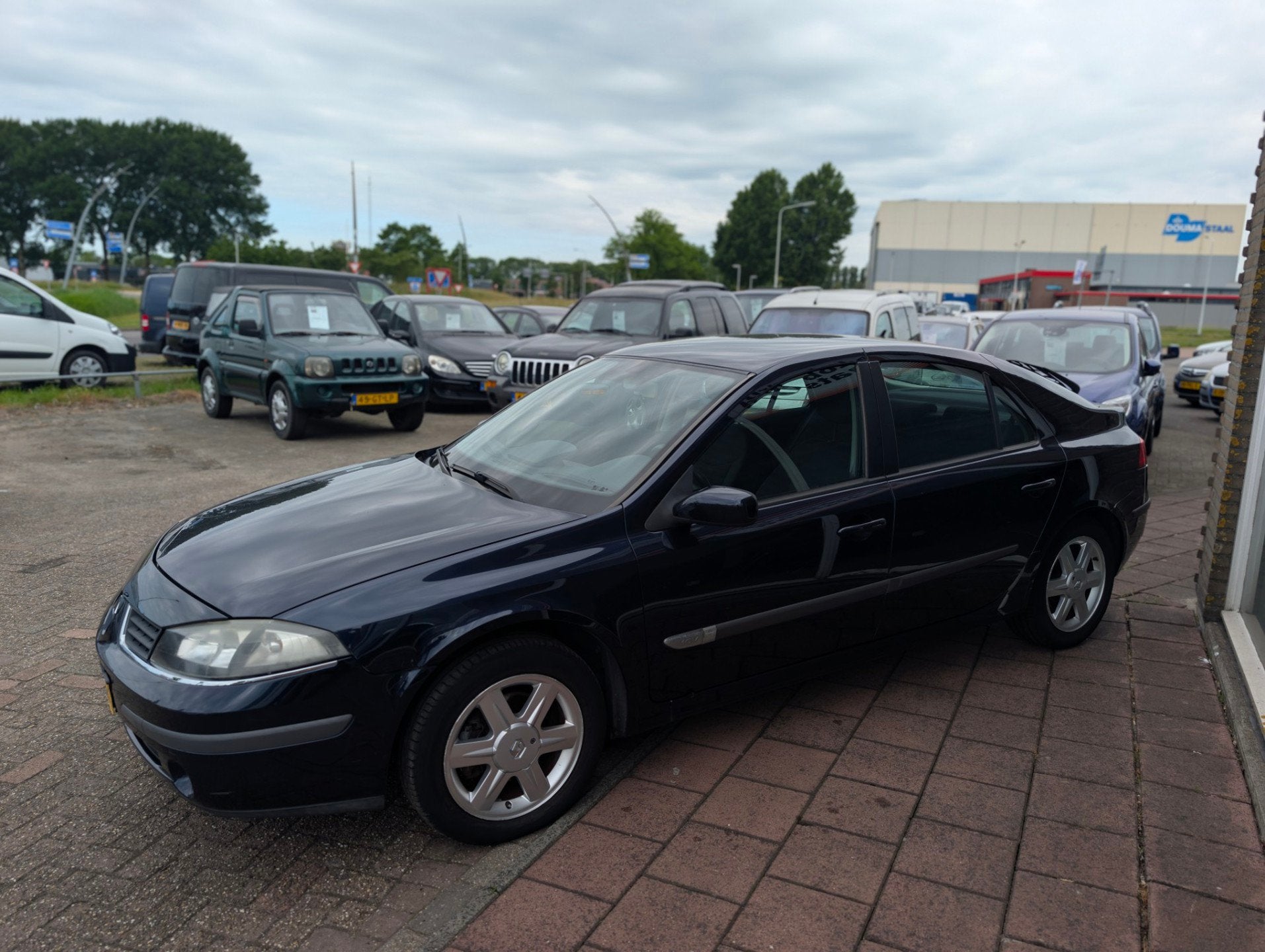 Renault Laguna 1.6-16V Business - Trekhaak - Clima - Cruise, Voorwielaandrijving, Stof, Gebruikt, Zwart