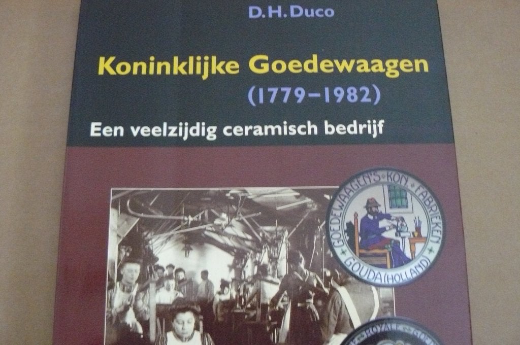 GOUDA / PLATEEL / PIJPEN / Koninklijke Goedewaagen 1779-1982, Ophalen of Verzenden, Zo goed als nieuw