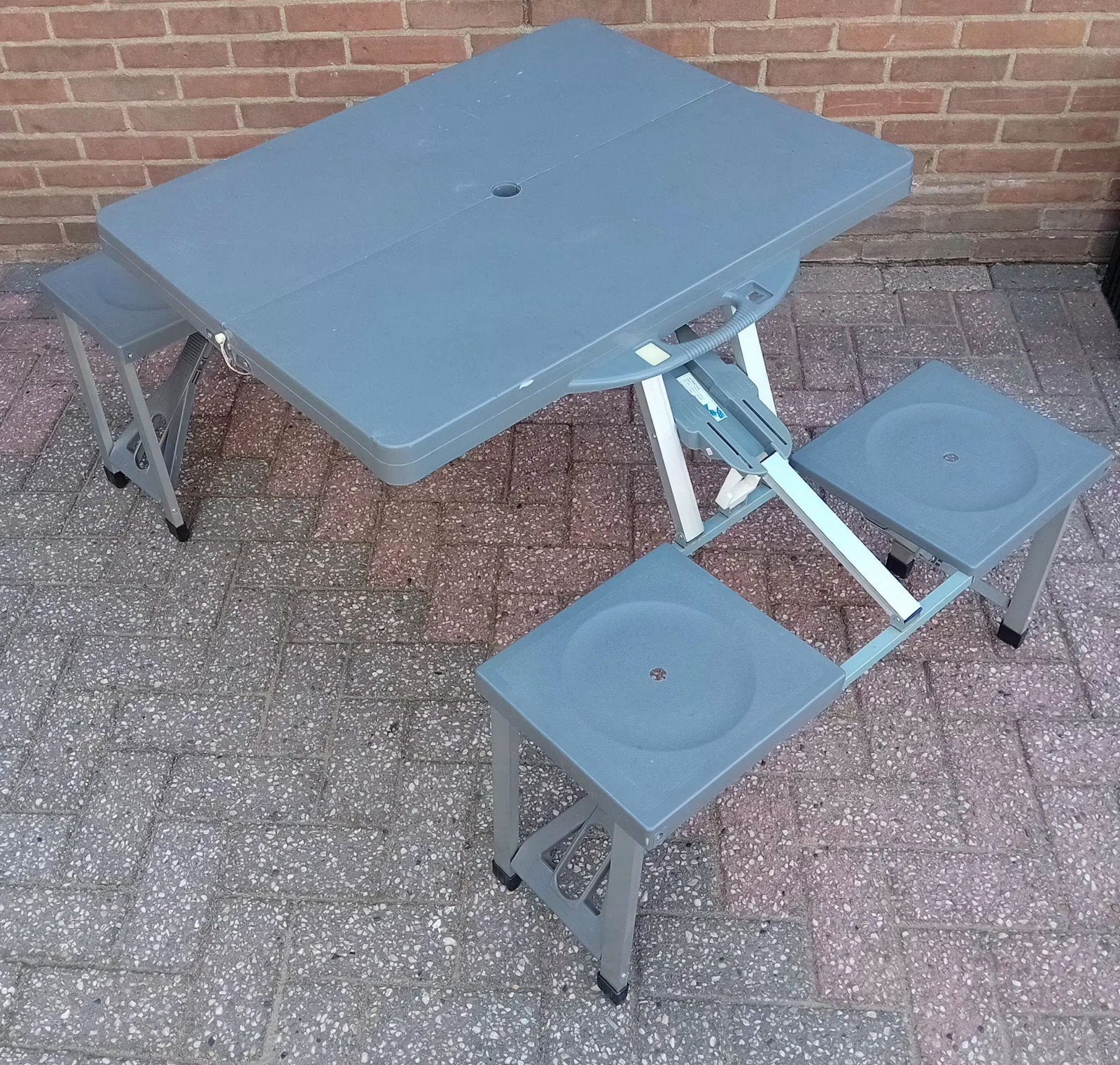 Opvouwbare campingtafel met 4 krukjes - Grijs, Ophalen, Gebruikt, Campingtafel