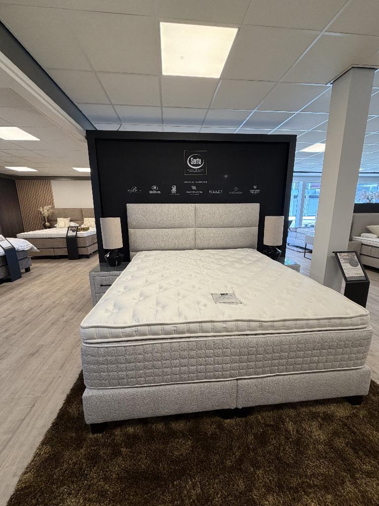 SERTA Boxspring 180 x 200 COMPLEET + nachtkastjes | SHOWROOM, Huis en Inrichting, Slaapkamer | Bedden, Ophalen, Eenpersoons, Nieuw