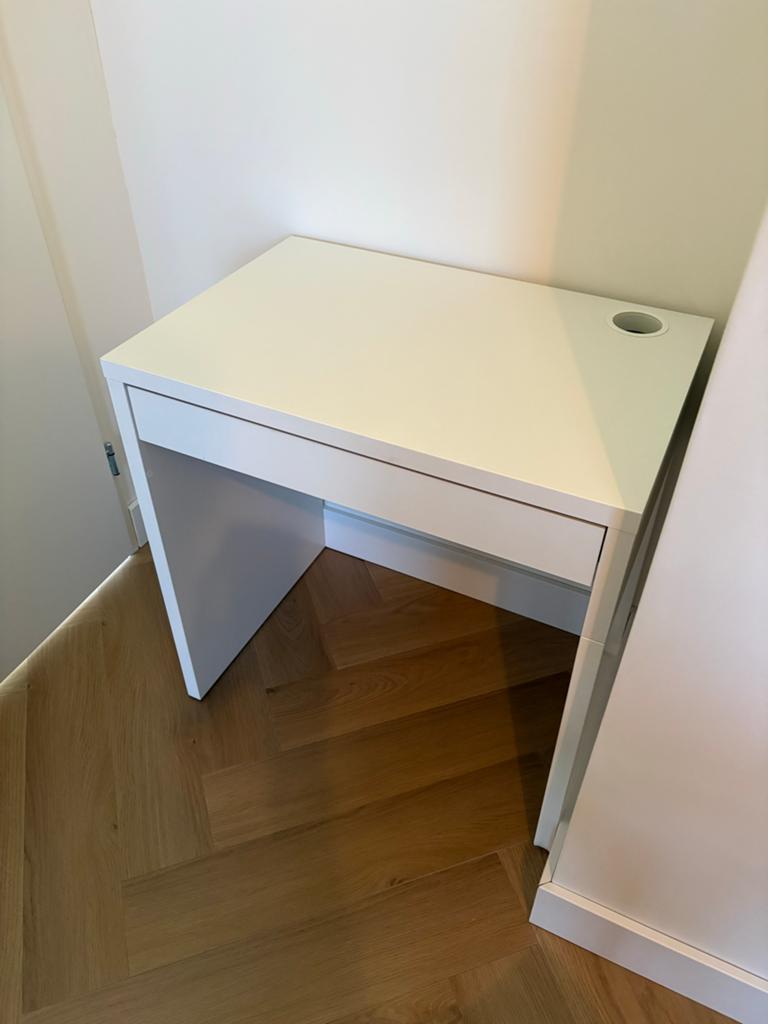Ikea Micke bureau wit, Ophalen, Met lades, Spaanplaat of MDF, Zo goed als nieuw