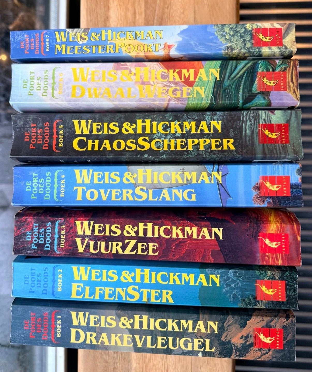 De Poort des Doods - 7-delige boekenserie Weis & Hickman, Boeken, Ophalen of Verzenden, Zo goed als nieuw