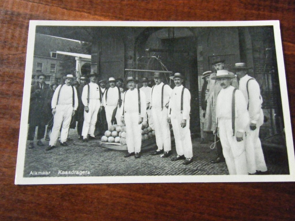 V4 - Alkmaar - Kaasdragers - Mooi/Oud, Ophalen of Verzenden, 1940 tot 1960, Noord-Holland