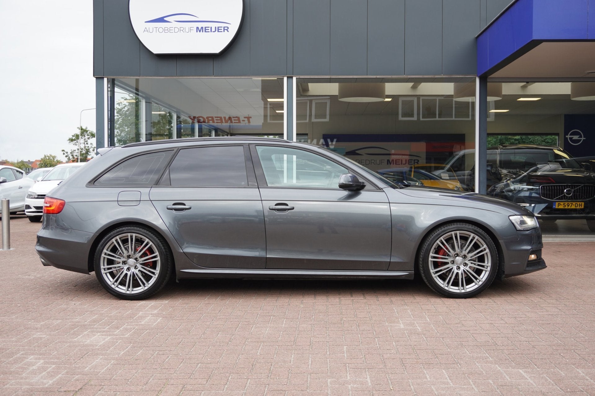 Audi A4 Avant 1.8 TFSI S Edition Automaat | Airco | Navigati, Auto's, Gebruikt, 4 cilinders, 1505 kg, A4