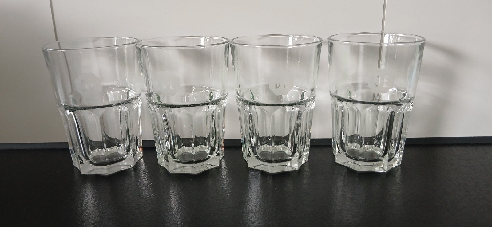 Douwe Egberts Latte Macchiato Glazen - 4 stuks izgs, Ophalen of Verzenden, Zo goed als nieuw, Overige merken, Glas