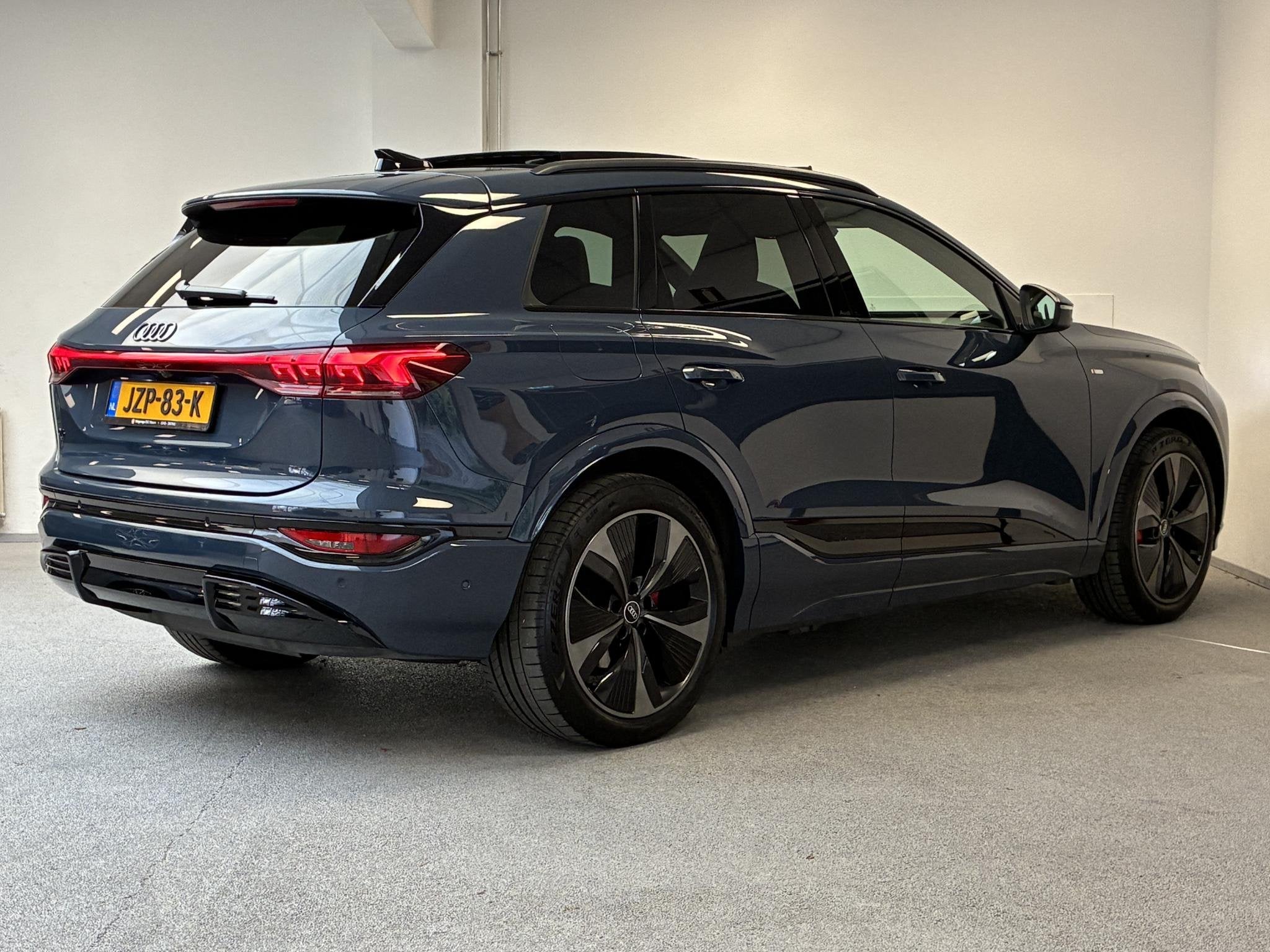 Audi Q6 e-tron Launch edition 83 kWh | S-LINE | TREKHAAK | S, Auto's, Audi, Achterwielaandrijving, Gebruikt, Zwart, Blauw